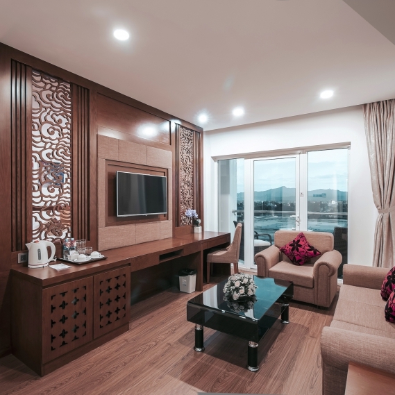 Premier-suite-city-view